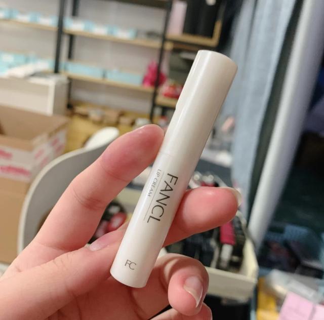 哪個(gè)牌子的唇膏好用實(shí)惠（不買這幾支潤(rùn)唇膏秋冬根本沒法過）(7)
