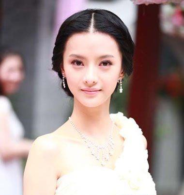 中分發(fā)型扎法大全（教你11款中分發(fā)型扎法）(1)