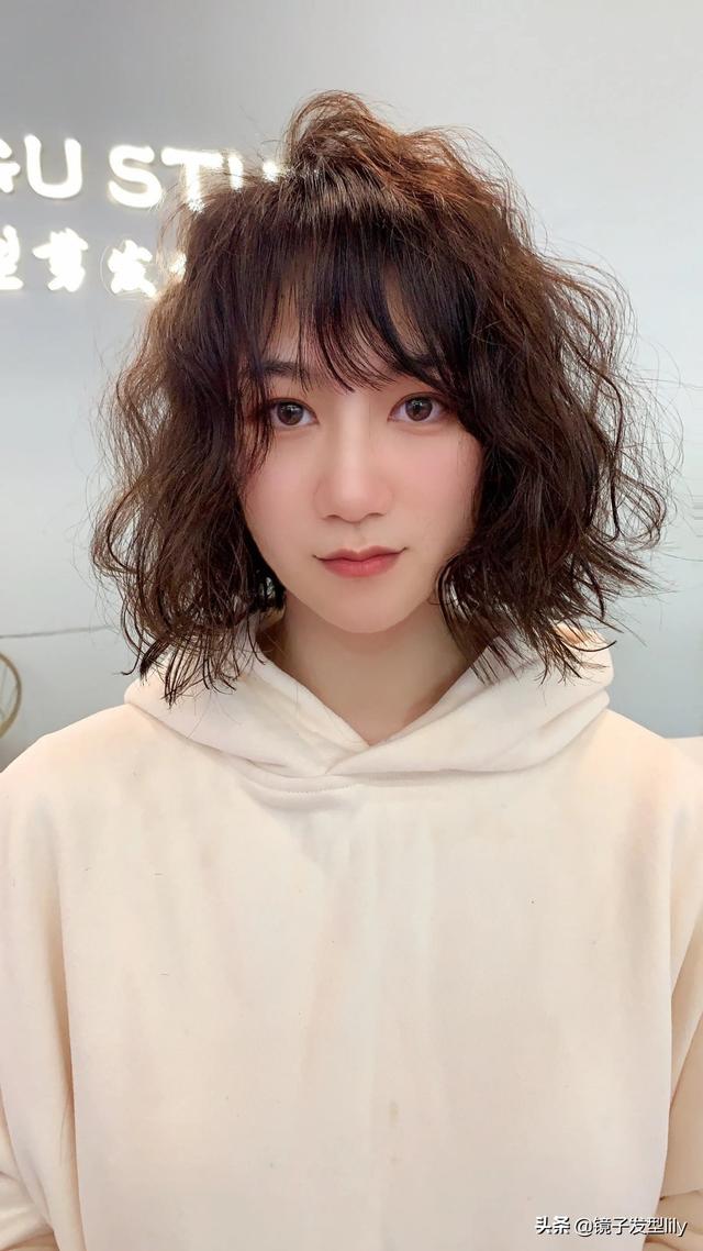 波波頭卷發(fā)短發(fā)發(fā)型圖片（最洋氣最年輕的短發(fā)波波頭發(fā)型）(1)