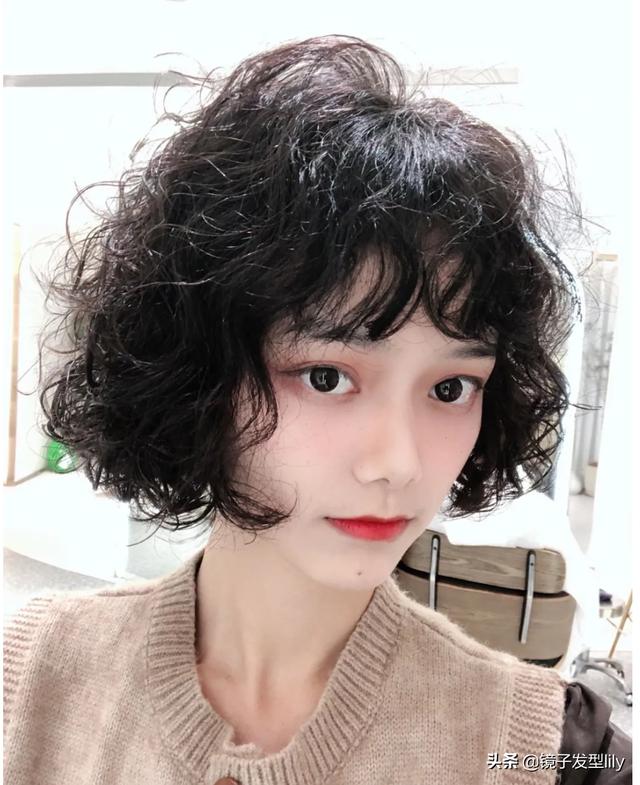 波波頭卷發(fā)短發(fā)發(fā)型圖片（最洋氣最年輕的短發(fā)波波頭發(fā)型）(5)