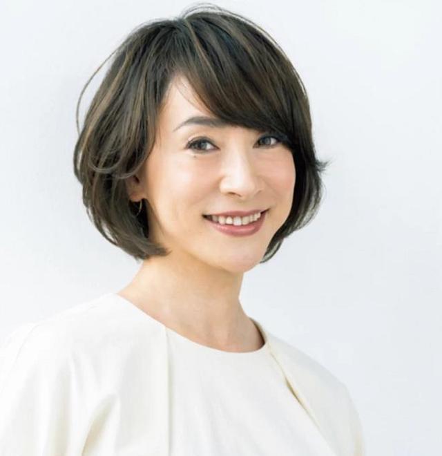 胖圓臉短發(fā)發(fā)型圖片（50歲的圓臉型女人適合剪什么短發(fā)）(4)