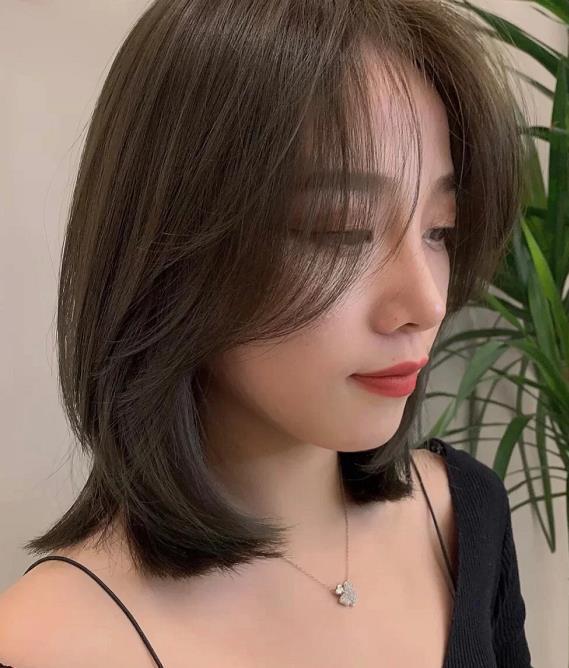 胖圓臉短發(fā)發(fā)型圖片（50歲的圓臉型女人適合剪什么短發(fā)）(9)