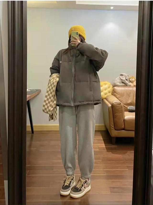 灰色褲子搭配什么顏色上衣（冬天灰色褲子搭配什么顏色上衣好看）(7)