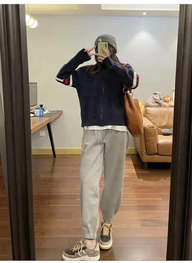 灰色褲子搭配什么顏色上衣（冬天灰色褲子搭配什么顏色上衣好看）(10)