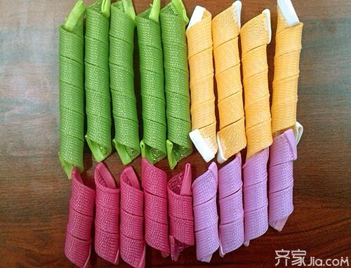 如何使用卷發(fā)器（造型師告訴你塑料卷發(fā)器使用步驟）(1)