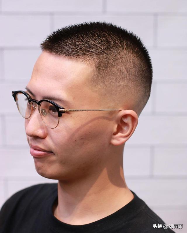 男燙發(fā)發(fā)型圖片大全（今年最新款男士發(fā)型圖片）(2)