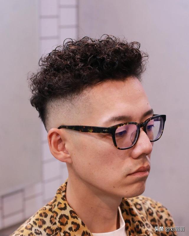 男燙發(fā)發(fā)型圖片大全（今年最新款男士發(fā)型圖片）(11)
