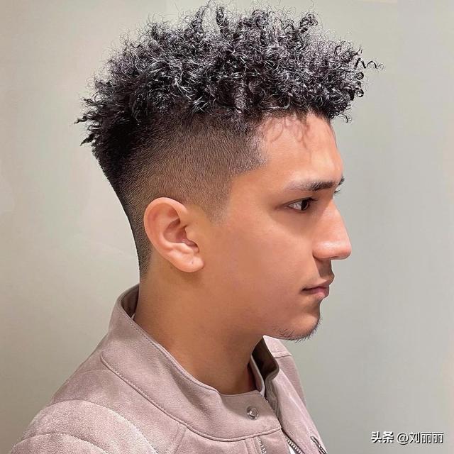 男燙發(fā)發(fā)型圖片大全（今年最新款男士發(fā)型圖片）(12)