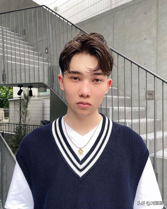 男生發(fā)型名稱大全（今年流行男發(fā)造型）(2)