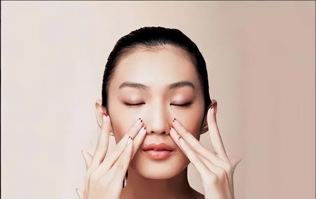 眼霜的正確使用方法（眼霜是什么時(shí)候用的正確使用方法）(4)