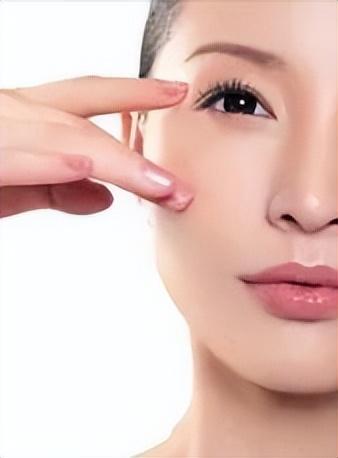 眼霜的正確使用方法（眼霜是什么時(shí)候用的正確使用方法）(6)