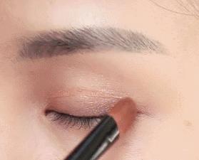 怎樣畫眼影好看又自然（零基礎(chǔ)畫眼影看這一篇就夠了）(19)