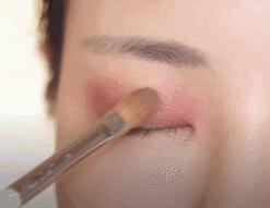 怎樣畫眼影好看又自然（零基礎(chǔ)畫眼影看這一篇就夠了）(21)