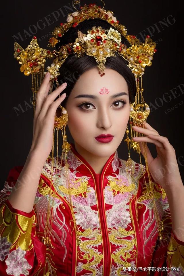 可愛(ài)新娘發(fā)型圖片（適合頭發(fā)多又長(zhǎng)的新娘中式發(fā)型）(3)