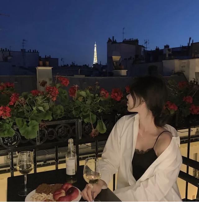 打底吊帶裙怎么搭配（吊帶裙外穿搭配襯衫）(9)