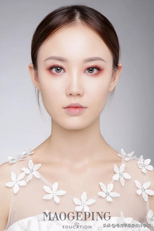 新娘化妝造型圖片（手把手教你打造甜美森系新娘造型）(9)