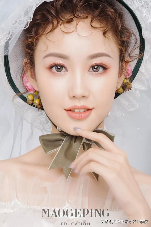 新娘化妝造型圖片（手把手教你打造甜美森系新娘造型）(12)