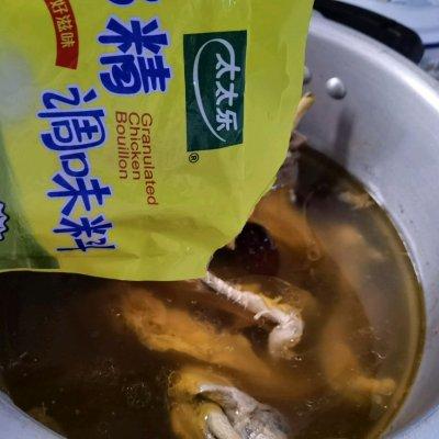 煲雞湯的做法大全（產(chǎn)婦月子餐做法滋補(bǔ)清燉雞湯）(7)