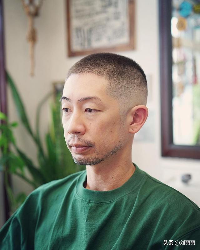 男生發(fā)型設計與臉型搭配圖片（今年最流行的男士發(fā)型圖片）(2)