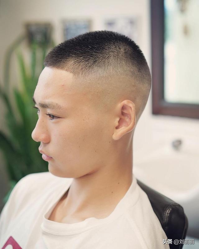 男生發(fā)型設計與臉型搭配圖片（今年最流行的男士發(fā)型圖片）(3)