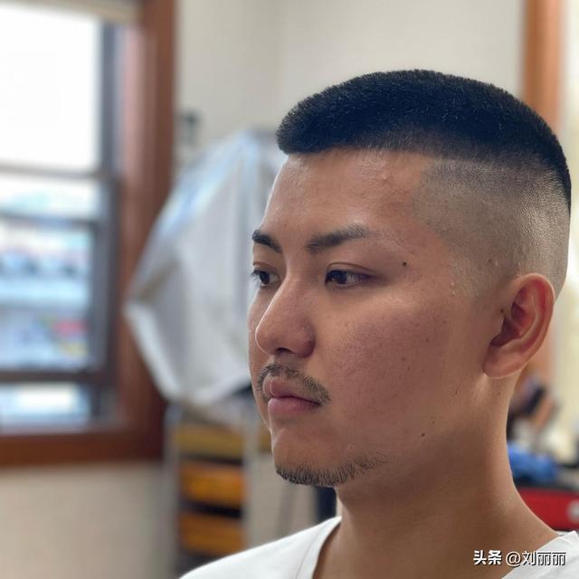 男生發(fā)型設計與臉型搭配圖片（今年最流行的男士發(fā)型圖片）(4)