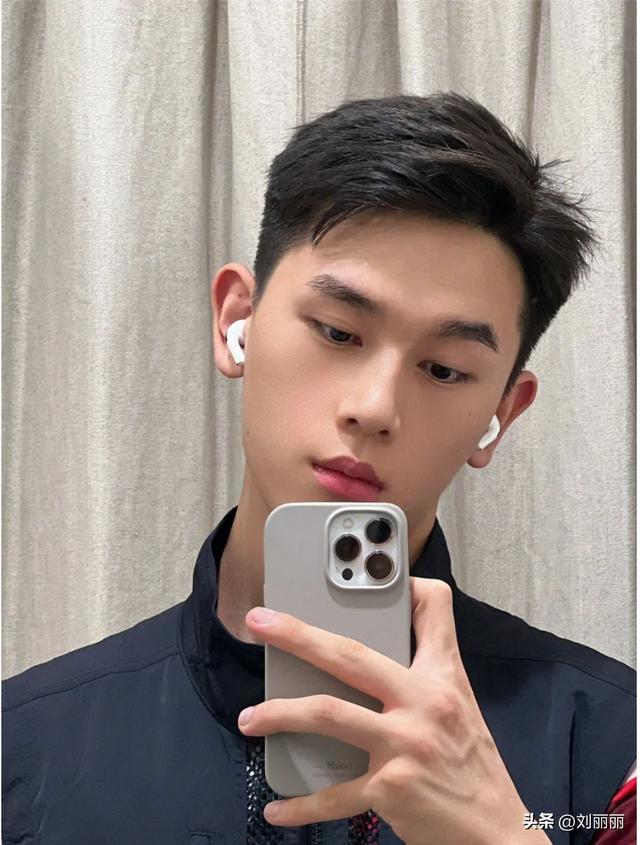 男生發(fā)型設計與臉型搭配圖片（今年最流行的男士發(fā)型圖片）(9)