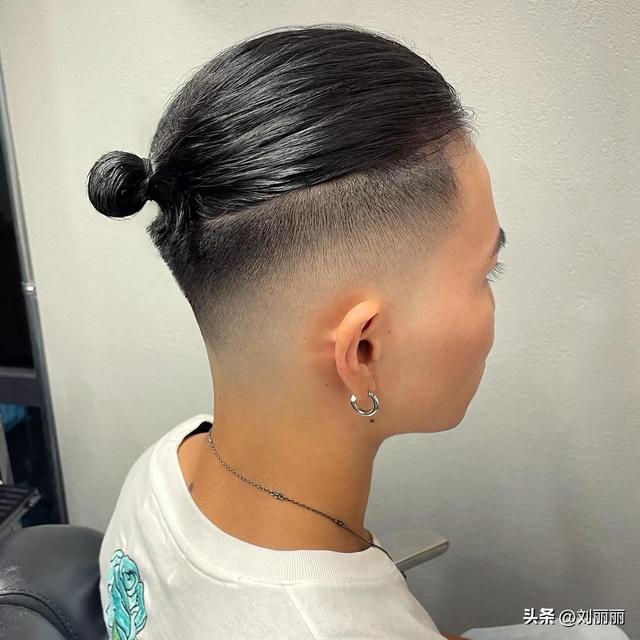 男生發(fā)型設計與臉型搭配圖片（今年最流行的男士發(fā)型圖片）(14)