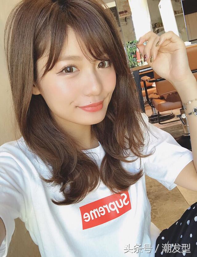 圓臉中長(zhǎng)發(fā)發(fā)型（13款適合圓臉女生的中長(zhǎng)發(fā)發(fā)型）(2)