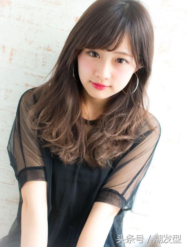 圓臉中長(zhǎng)發(fā)發(fā)型（13款適合圓臉女生的中長(zhǎng)發(fā)發(fā)型）(3)