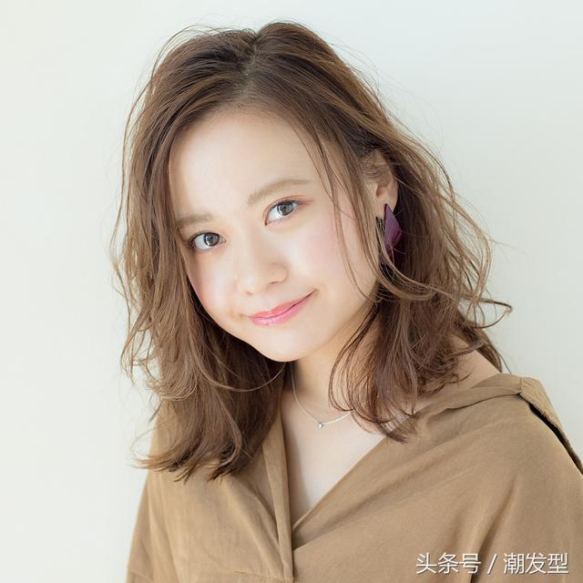 圓臉中長(zhǎng)發(fā)發(fā)型（13款適合圓臉女生的中長(zhǎng)發(fā)發(fā)型）(5)