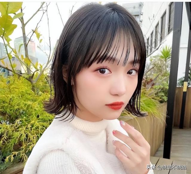 中短發(fā)燙發(fā)發(fā)型圖片（今年流行的長發(fā)型減齡燙發(fā)）(7)