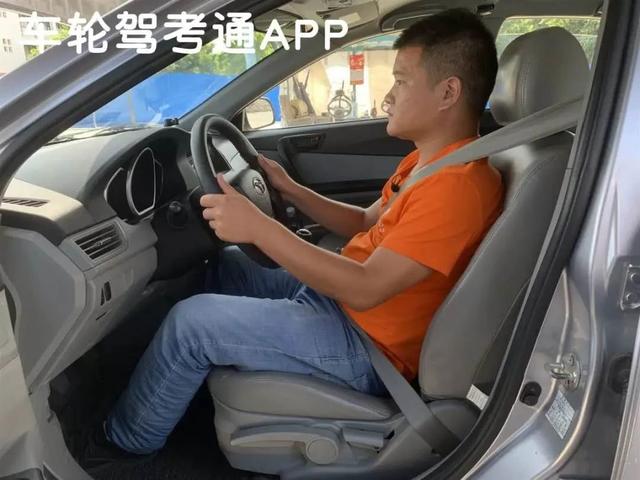 倒車入庫實用技巧圖解（倒車入庫6個關(guān)鍵步驟）(2)