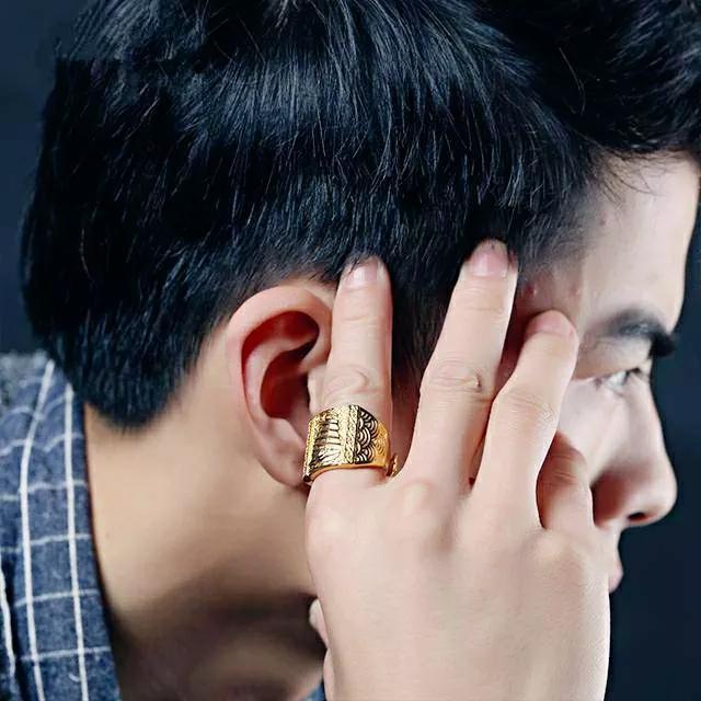 男人戒指的戴法說明（男士戴戒指的戴法和意義是什么）(1)