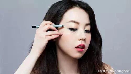 眼線膏怎么畫眼線（如何用眼線膏畫出超美的眼線）(1)