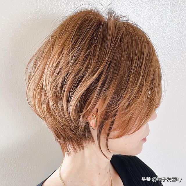 短燙發(fā)發(fā)型圖片（從短到長(zhǎng)女發(fā)18款推邊短發(fā)很利落）(6)