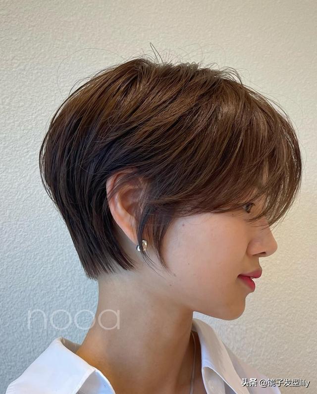 短燙發(fā)發(fā)型圖片（從短到長(zhǎng)女發(fā)18款推邊短發(fā)很利落）(7)