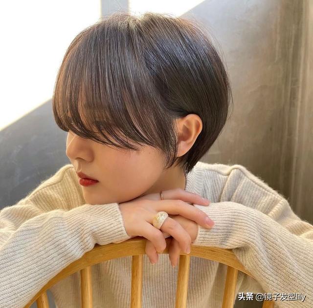 短燙發(fā)發(fā)型圖片（從短到長(zhǎng)女發(fā)18款推邊短發(fā)很利落）(9)