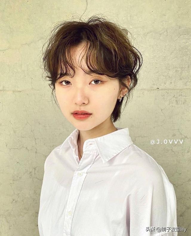 短燙發(fā)發(fā)型圖片（從短到長(zhǎng)女發(fā)18款推邊短發(fā)很利落）(10)