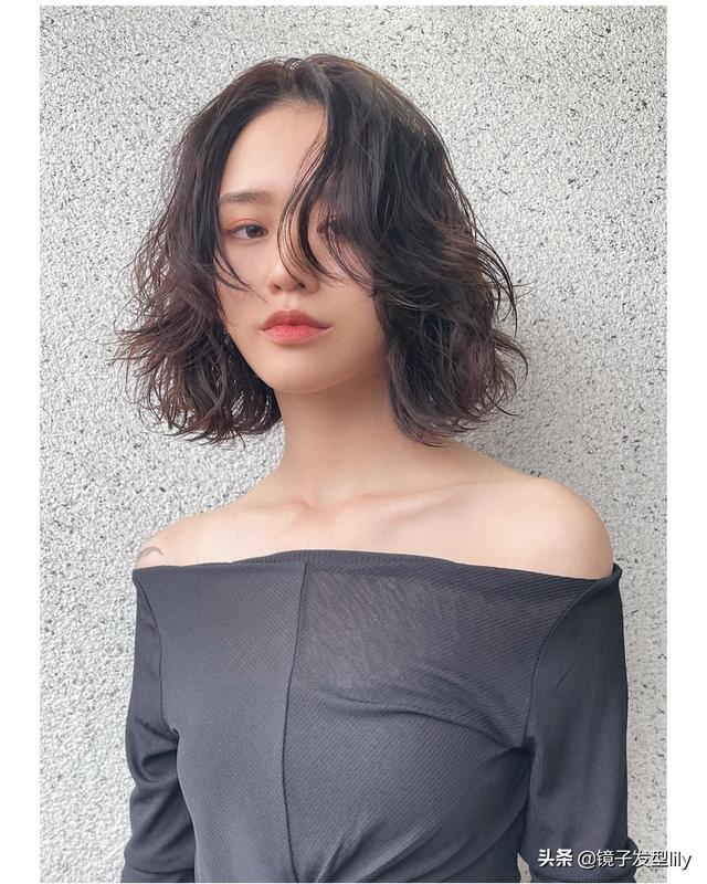 短燙發(fā)發(fā)型圖片（從短到長(zhǎng)女發(fā)18款推邊短發(fā)很利落）(13)