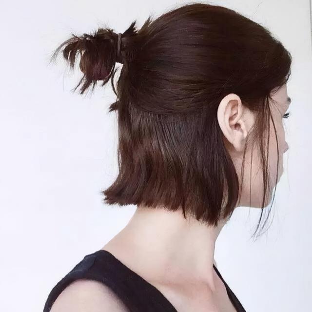 短發(fā)怎么扎簡單好看（短發(fā)怎么扎簡單好看又有氣質(zhì)）(1)