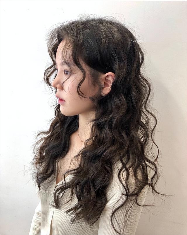 可愛卷發(fā)發(fā)型圖片女（2022羊毛卷燙發(fā)火了Q彈卷度超可愛）(3)