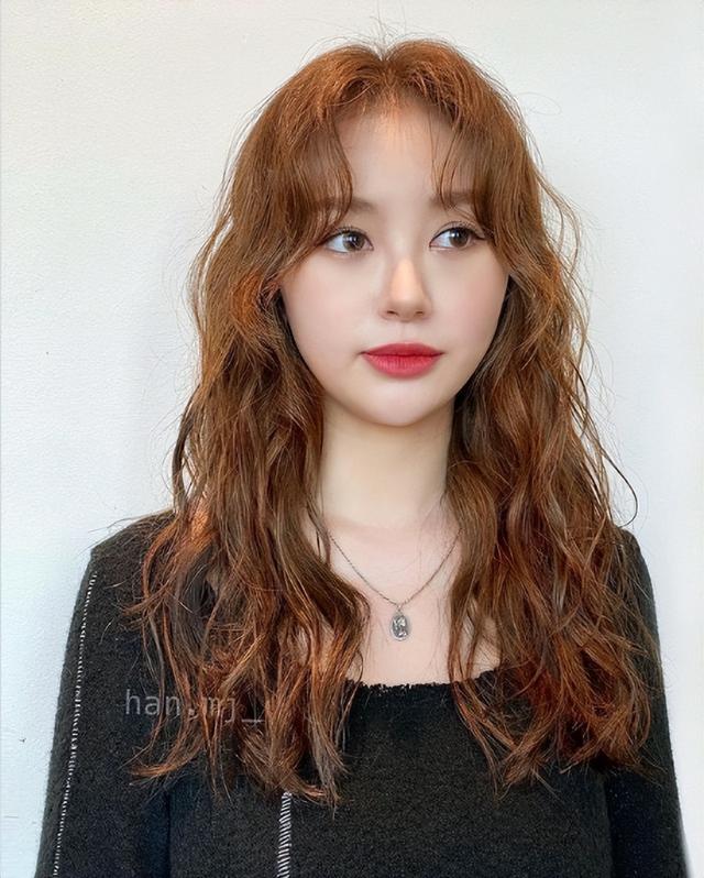 可愛卷發(fā)發(fā)型圖片女（2022羊毛卷燙發(fā)火了Q彈卷度超可愛）(6)