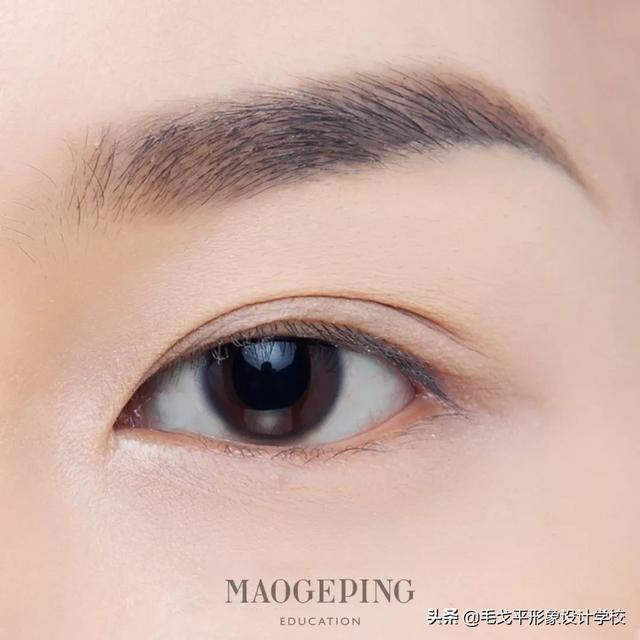 教你如何畫妝容圖片（手把手教你畫簡(jiǎn)單精致的日常妝）(5)