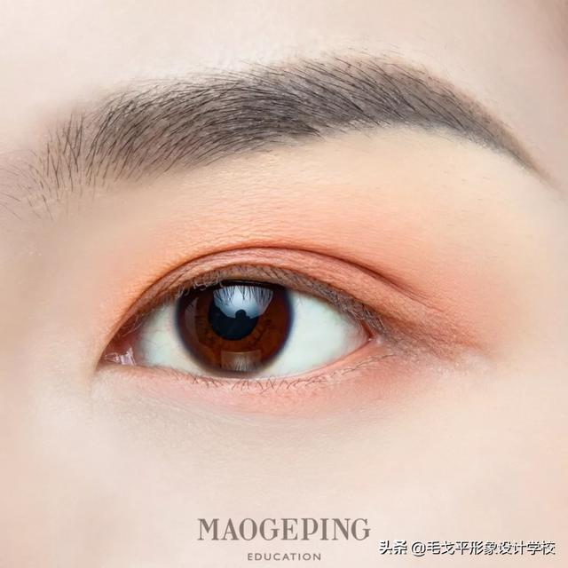 教你如何畫妝容圖片（手把手教你畫簡(jiǎn)單精致的日常妝）(6)