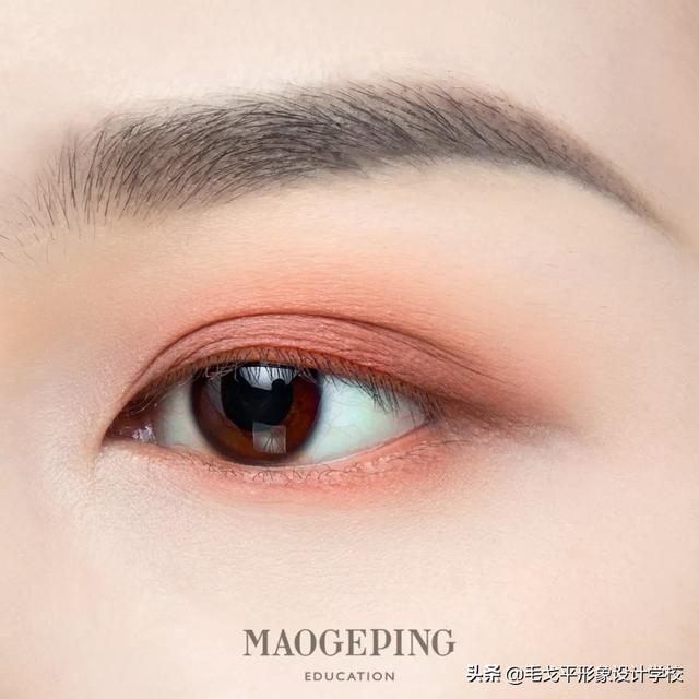 教你如何畫妝容圖片（手把手教你畫簡(jiǎn)單精致的日常妝）(8)