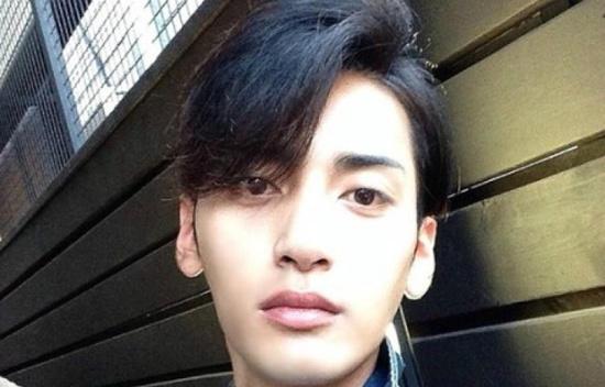 男生大臉適合的發(fā)型（臉大的男生剪這4款發(fā)型）(2)