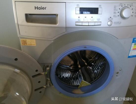 海爾洗衣機怎么清理臟東西（只要一招就可以徹底清潔洗衣機）(1)