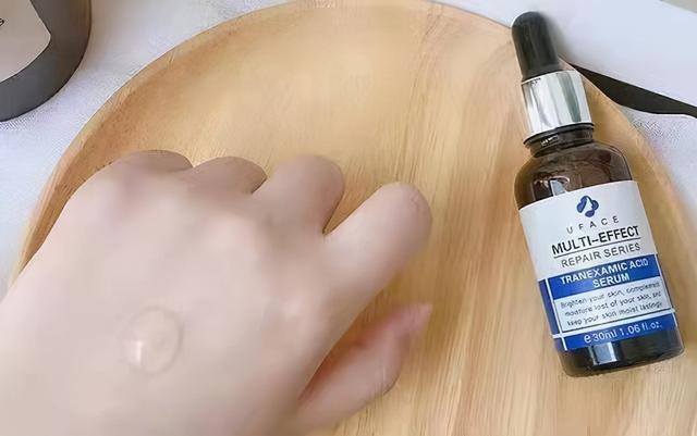 什么牌子的精華液好（公認(rèn)好用的5款大牌精華液）(15)