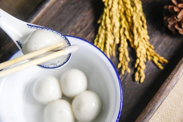 湯圓和元宵有什么區(qū)別（湯圓和元宵是一種食物嗎）(2)