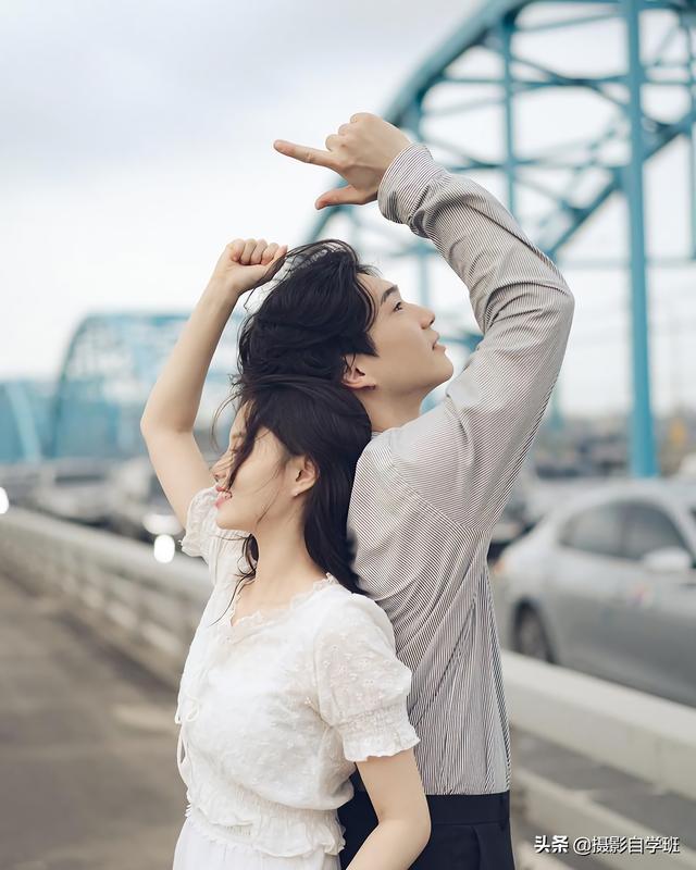 情侶姿勢(shì)大全拍照（情侶怎么拍照片擺姿勢(shì)好看）(1)